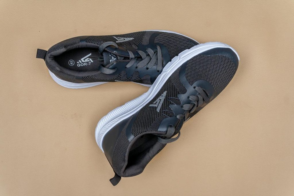 Lightweight walking shoes
